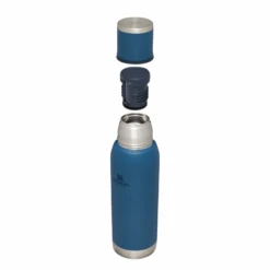 Stanley The Adventure To-Go Bottle 1.0L / 1.1 QT Abyss 10-10819-009 -Outdoor Ausrüstungs Geschäft 9122a4a029f70cd6e64ec6405472ca99